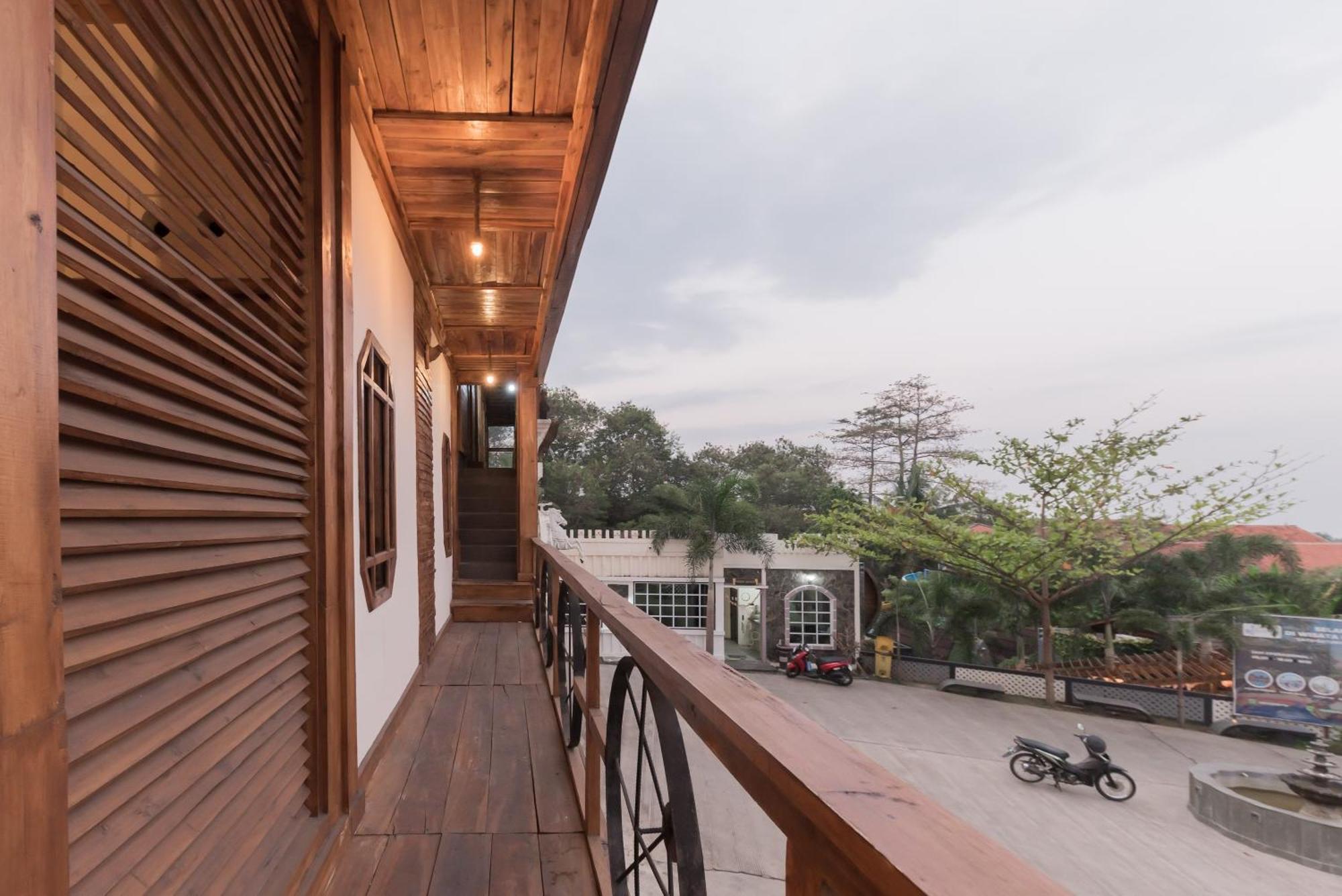 Urbanview Hotel Cianjur City Park By Reddoorz Экстерьер фото