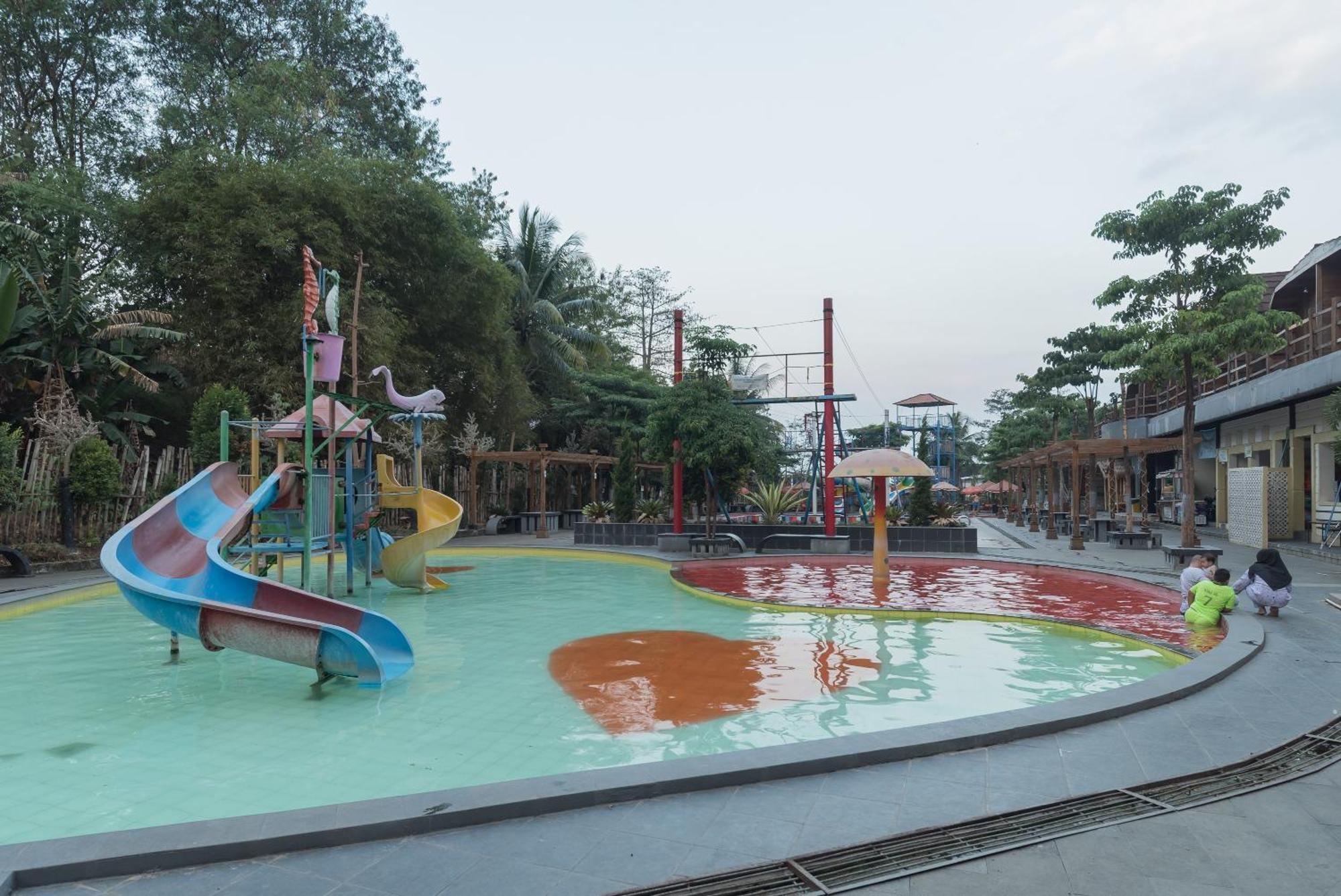 Urbanview Hotel Cianjur City Park By Reddoorz Экстерьер фото