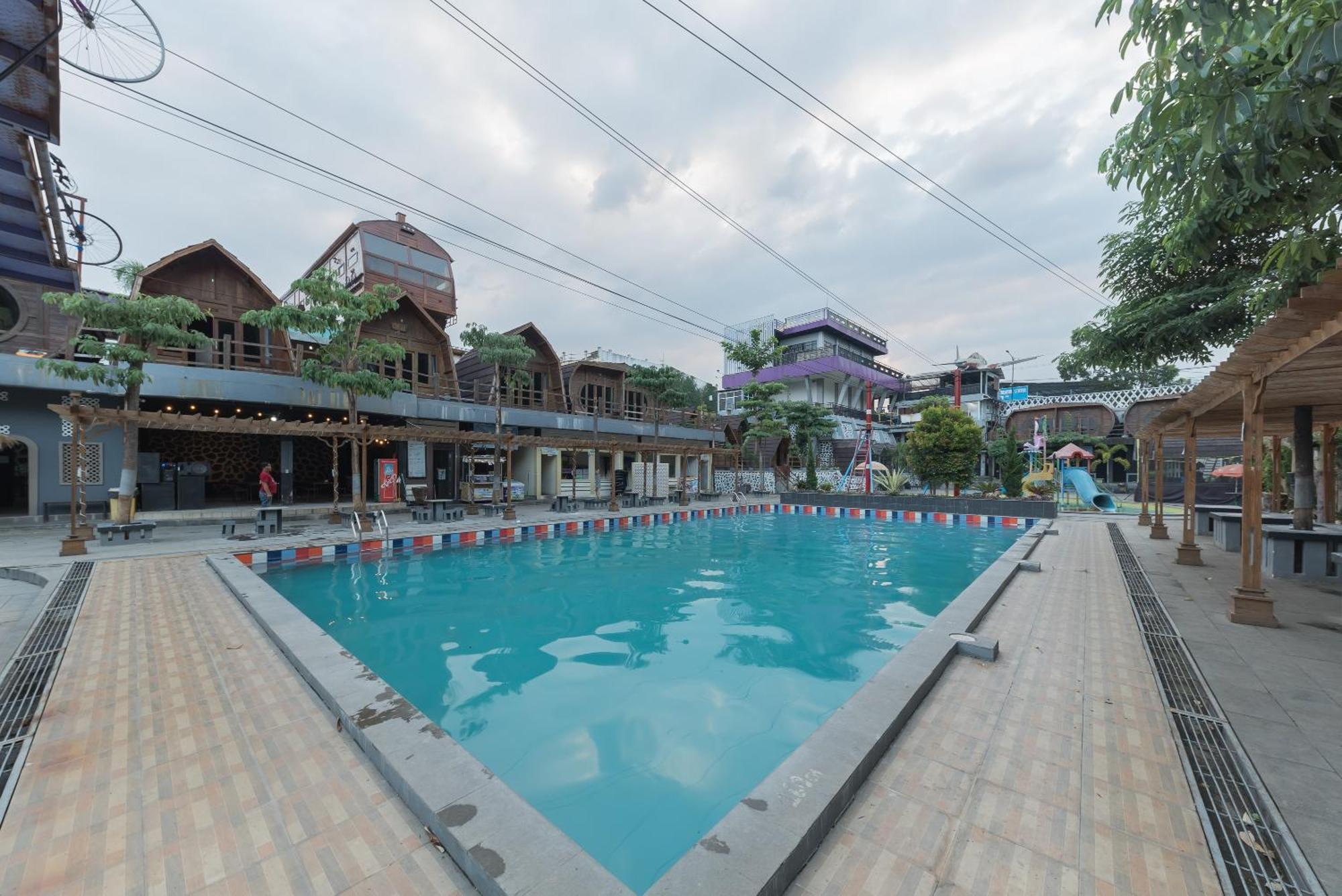 Urbanview Hotel Cianjur City Park By Reddoorz Экстерьер фото